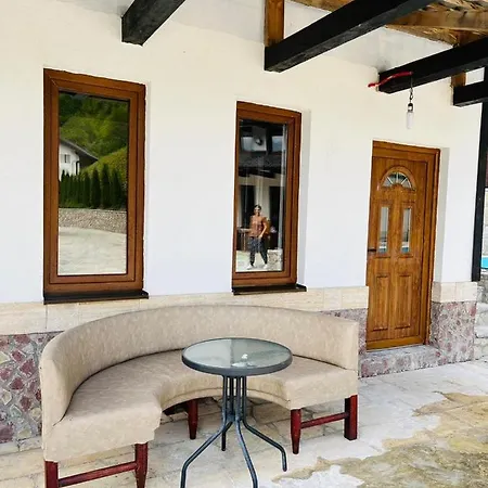 Inas & Lemia Forrest Homes With Outdoor Swimming Pool Casa de Férias