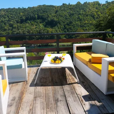 Inas & Lemia Forrest Homes With Outdoor Swimming Pool