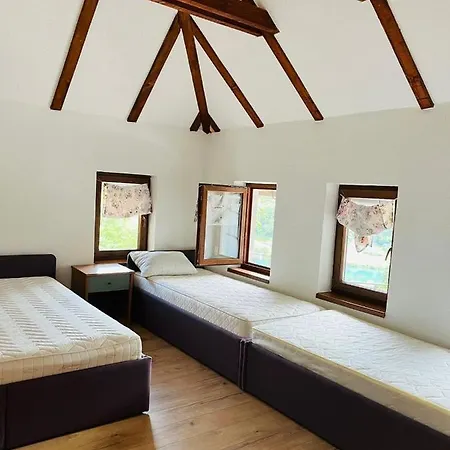 Inas & Lemia Forrest Homes With Outdoor Swimming Pool Casa de Férias *