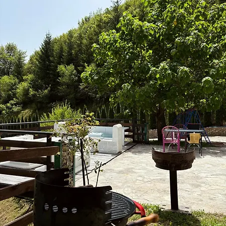 Inas & Lemia Forrest Homes With Outdoor Swimming Pool Casa de Férias