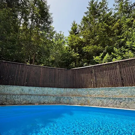 Inas & Lemia Forrest Homes With Outdoor Swimming Pool Prázdninový dům *